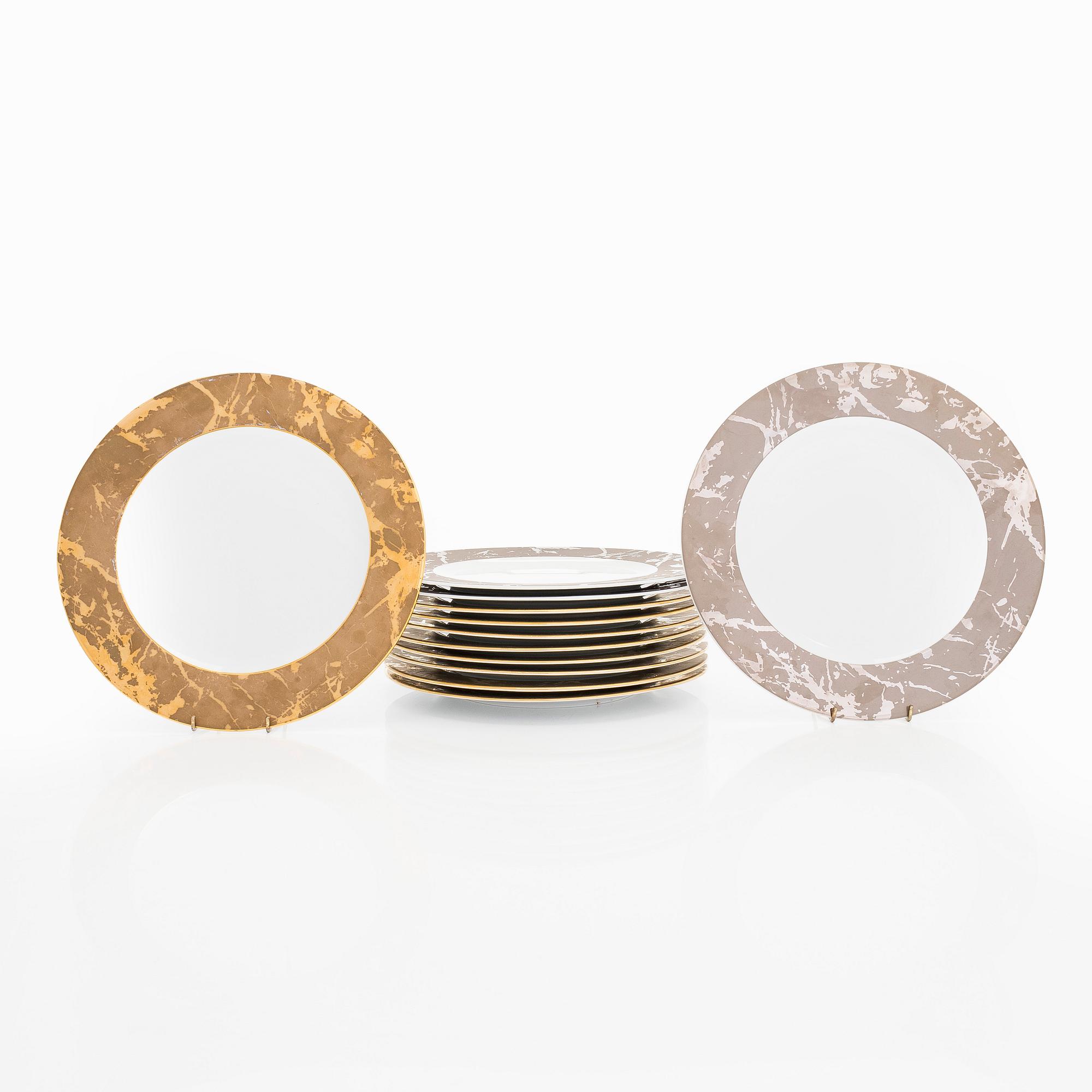 A set of twelve porcelain dinner plates, Graf von Henneberg, Germany.