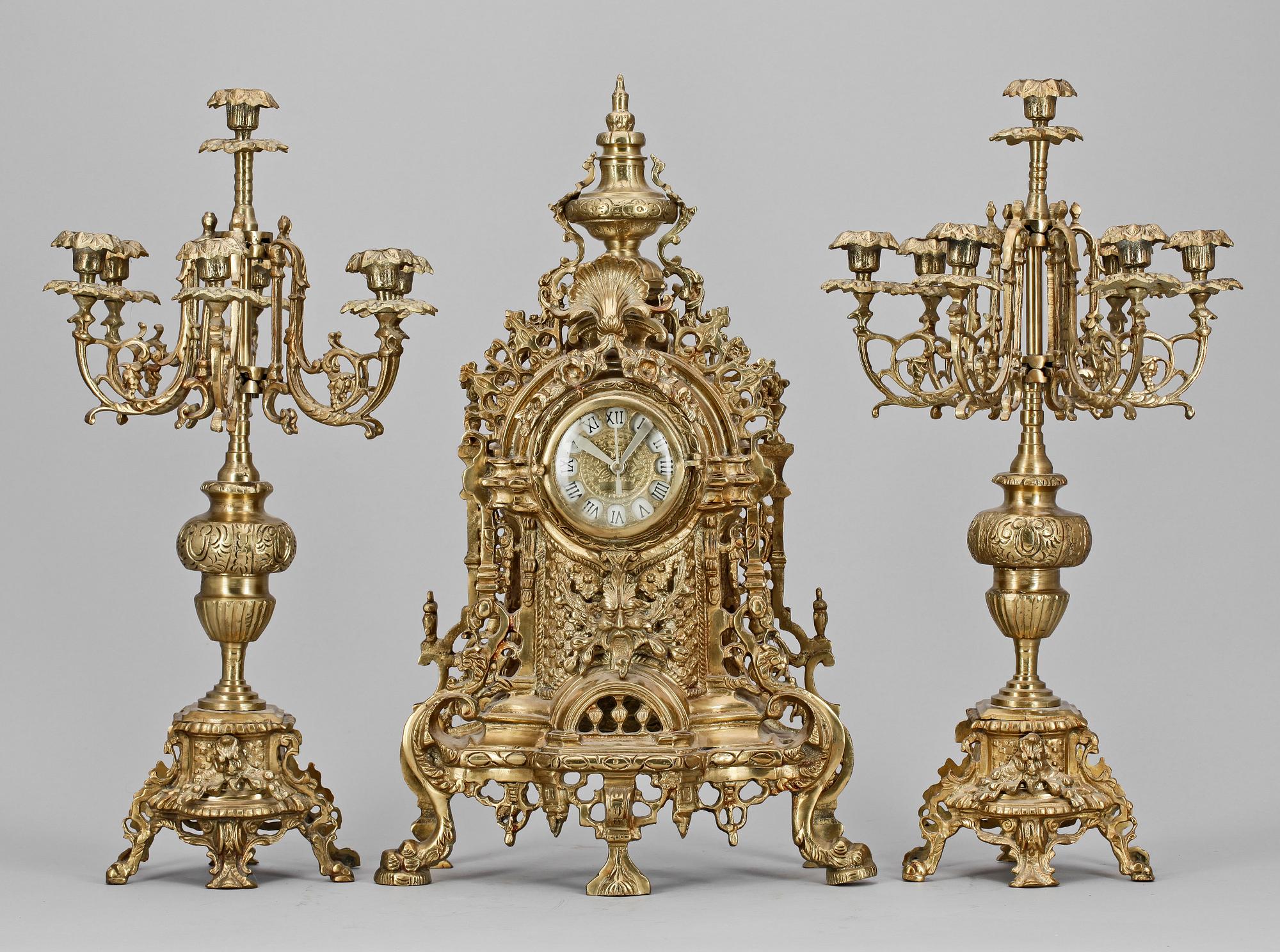 BORDSGARNITYR, mässing, 3 delar, 1800/1900-tal.