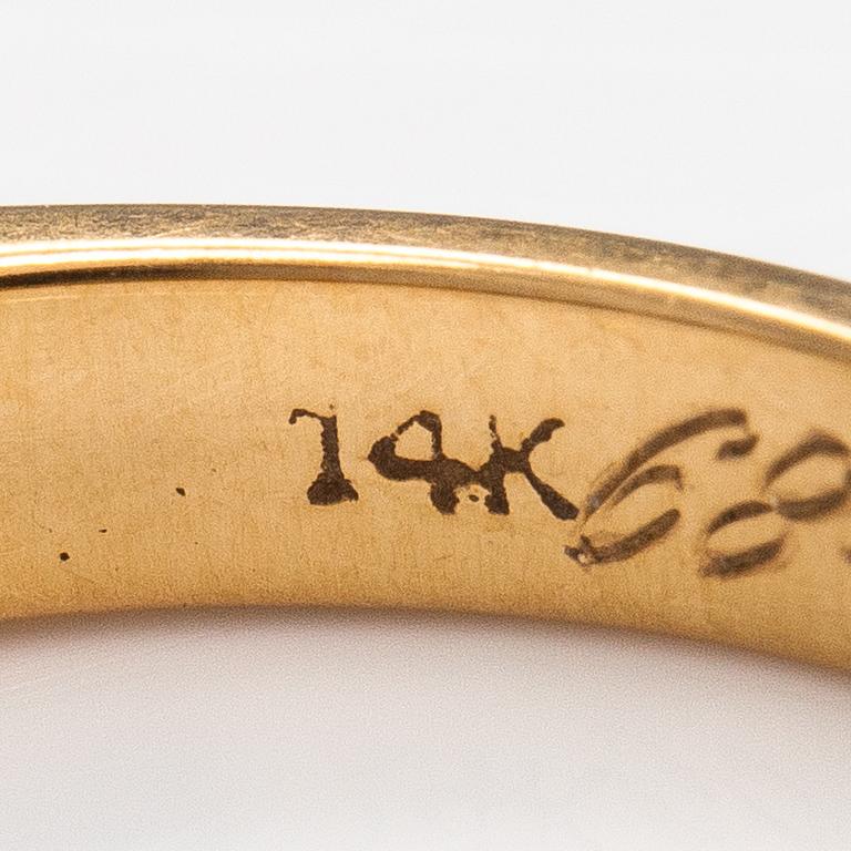Ring, 14K guld och diamanter ca 0.42 ct tot. Finland 1989.