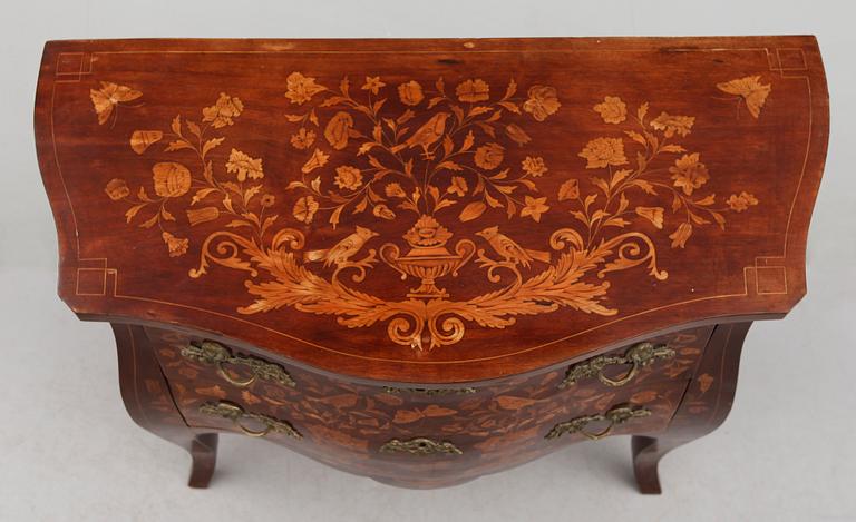 BYRÅ, rokokostil, 1900-talets första hälft.