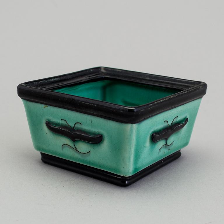 ILSE CLAESSON, "Serie V", 4 ytterfoder och lockask, flintgods. Rörstrand 1930-tal.