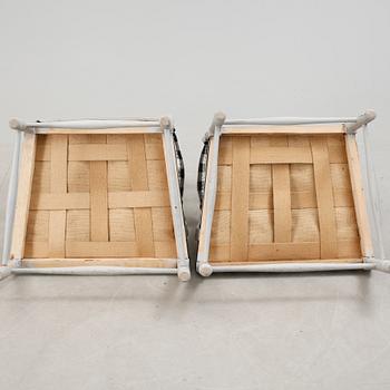 FÅTÖLJER, 2 st, S.k "Gripsholmsfåtöljer", 1700 resp tidigt 1900-tal.