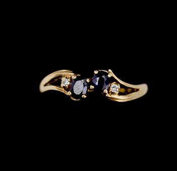 RINGAR, 2st, 14k guld med diamanter ca0,04ct och safirer tot ca0,30ct. Tot vikt 3,5g.