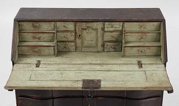 A barques chest of drawers, 18th century.