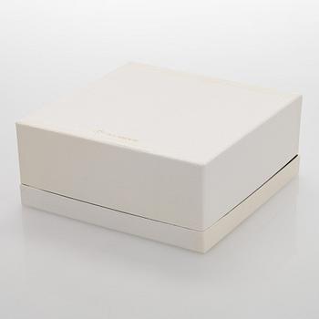 A. Tillander, skål, sterlingsilver och emalj, Åbo 2005.