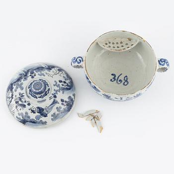 A faiance tureen s.k. kallskålskål, 18th Century.