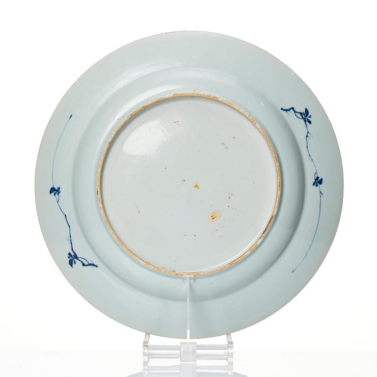 A blue and white Chinese Export serving dish. Qing dynasty, Yongzheng (1723-35).