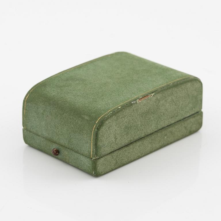 Örhängen, ett par, silver med ametister och pärlor.