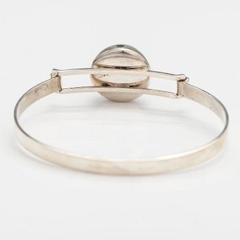 A silver bracelet with a rose quarts. Martti Viikinniemi, Heinola 1966.