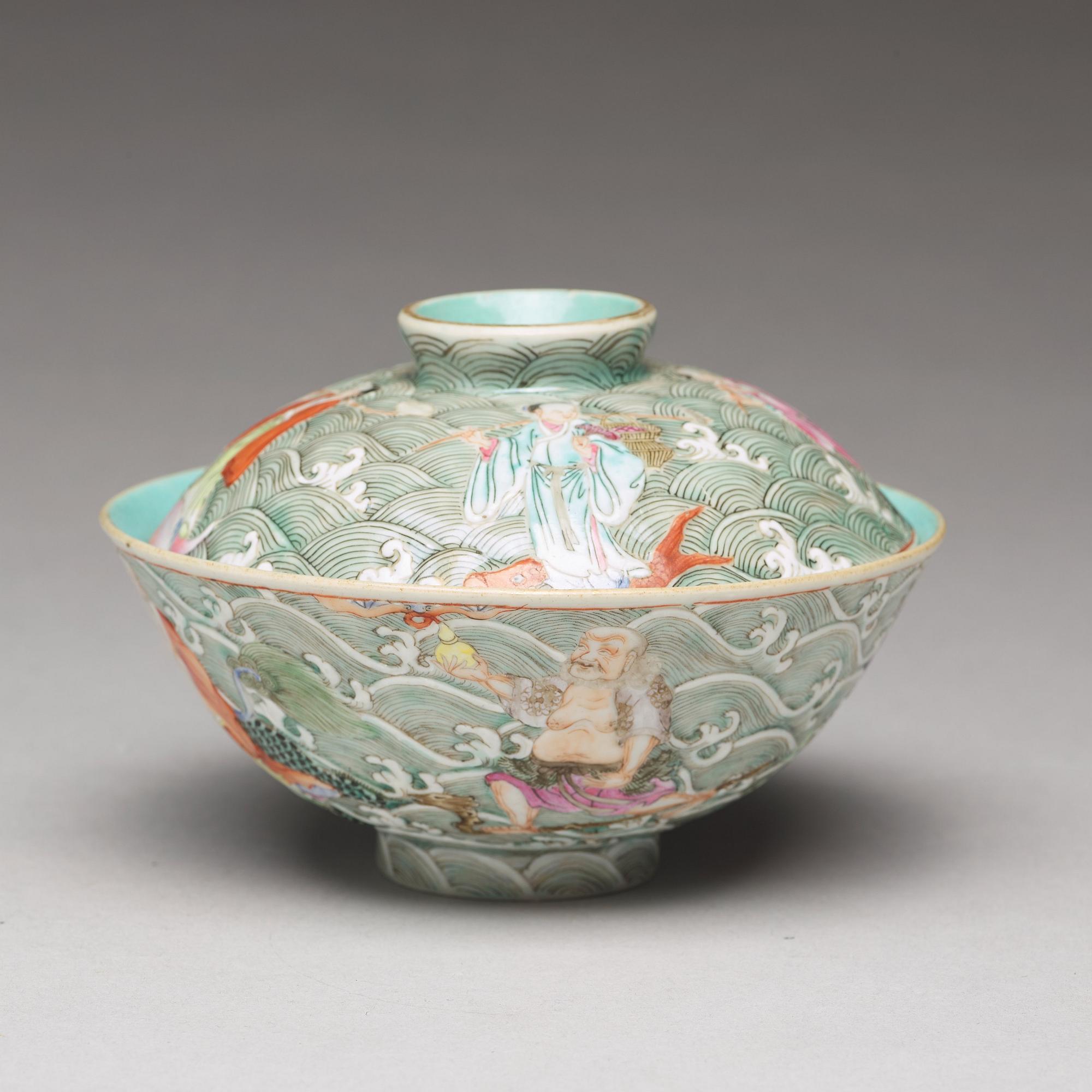 A famille rose enamelled cup with cover, Qing dynasty, 19th Century.