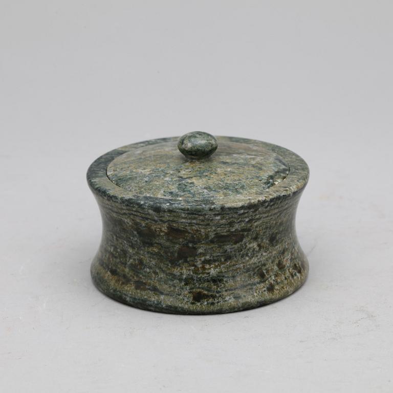 PARTI, kolmårdsmarmor, 4 delar, 1900-tal.