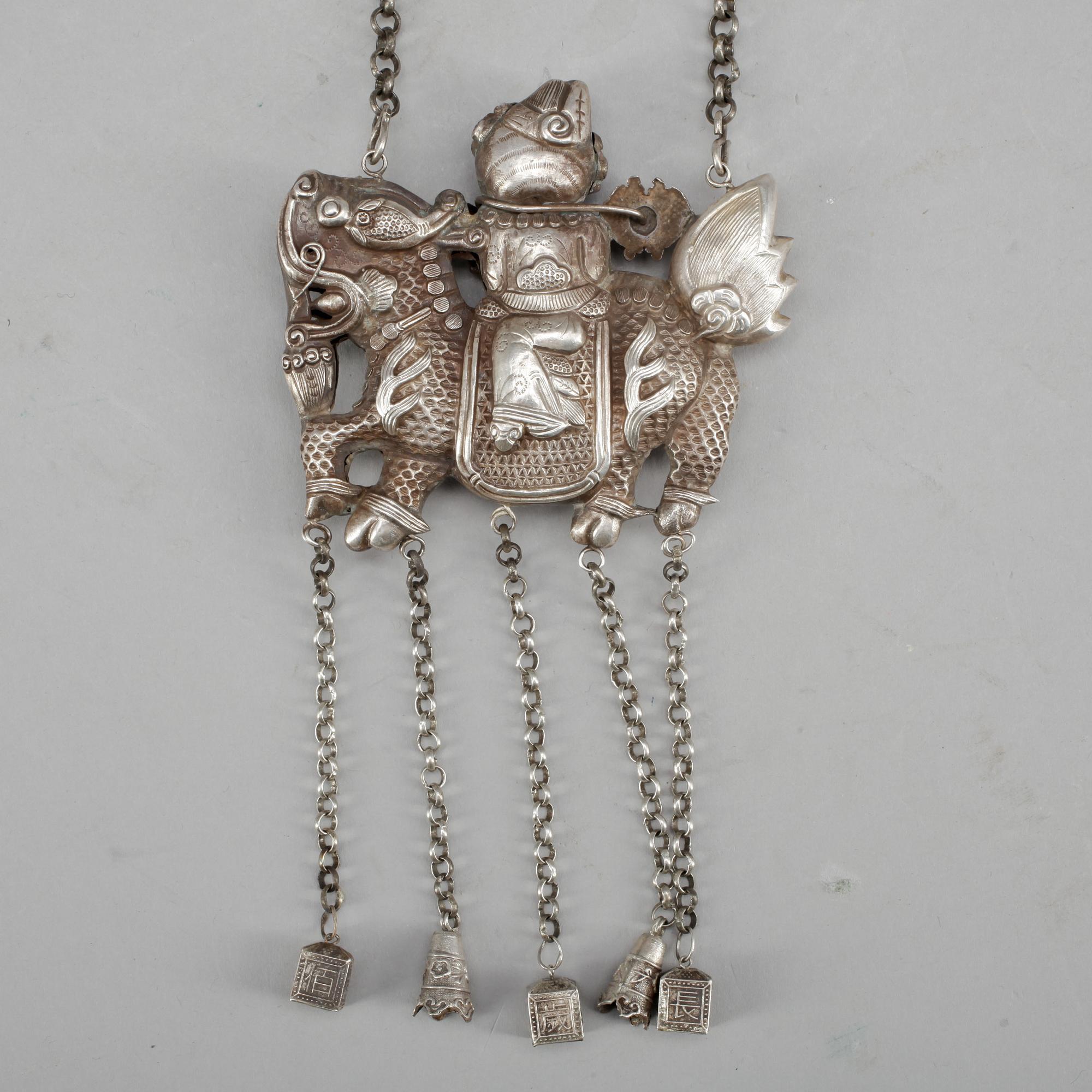 HALSBAND, silver, Kina, 1900-tal. Vikt ca 100 g.