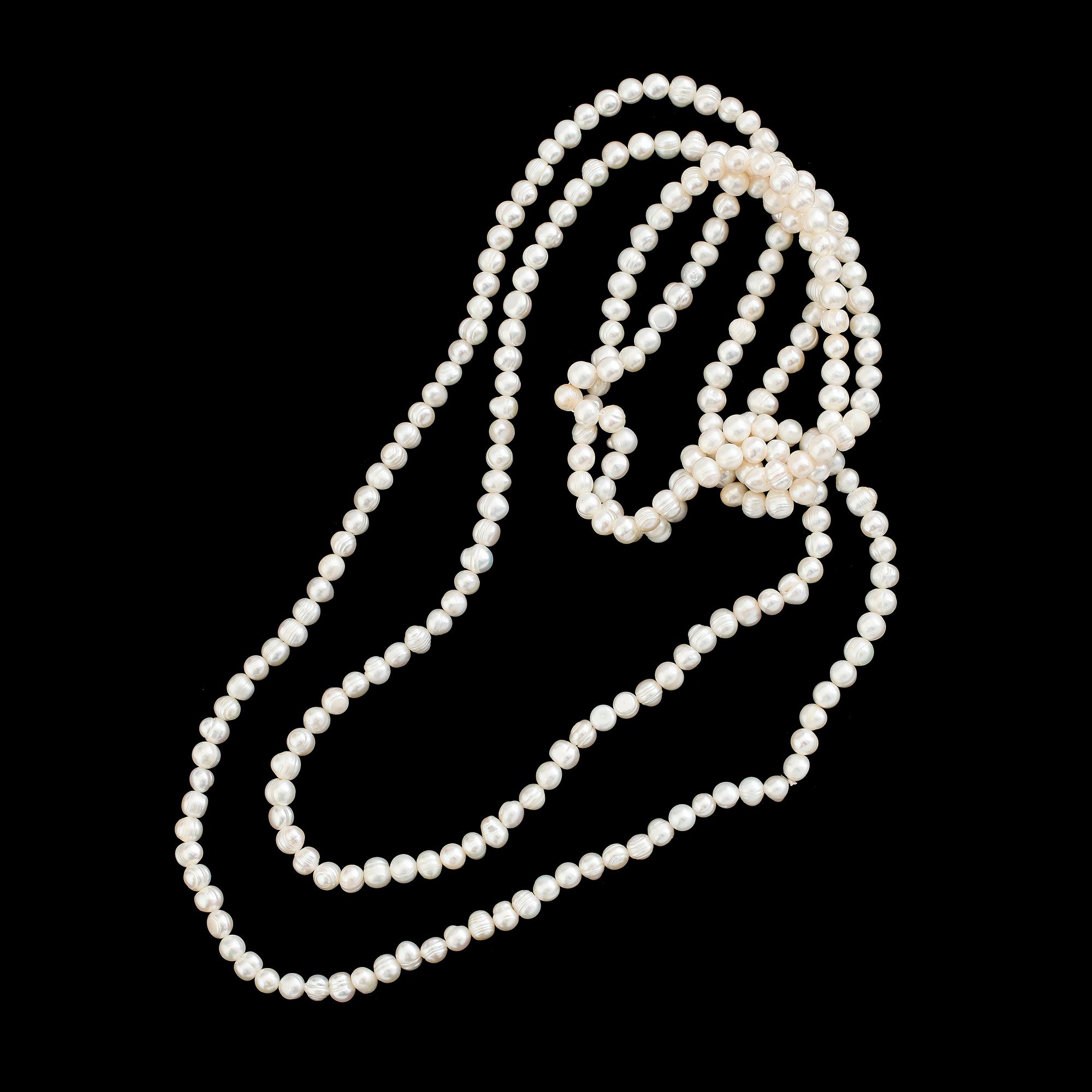 COLLIER, odlade vittonade sötvattenspärlor.