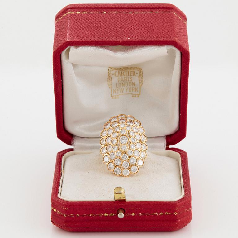 Cartier a ring in 18K gold set with round brilliant-cut diamonds.