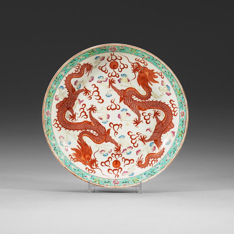 A set of 11 dragon dishes, late Qing dynasty (1644-1912).