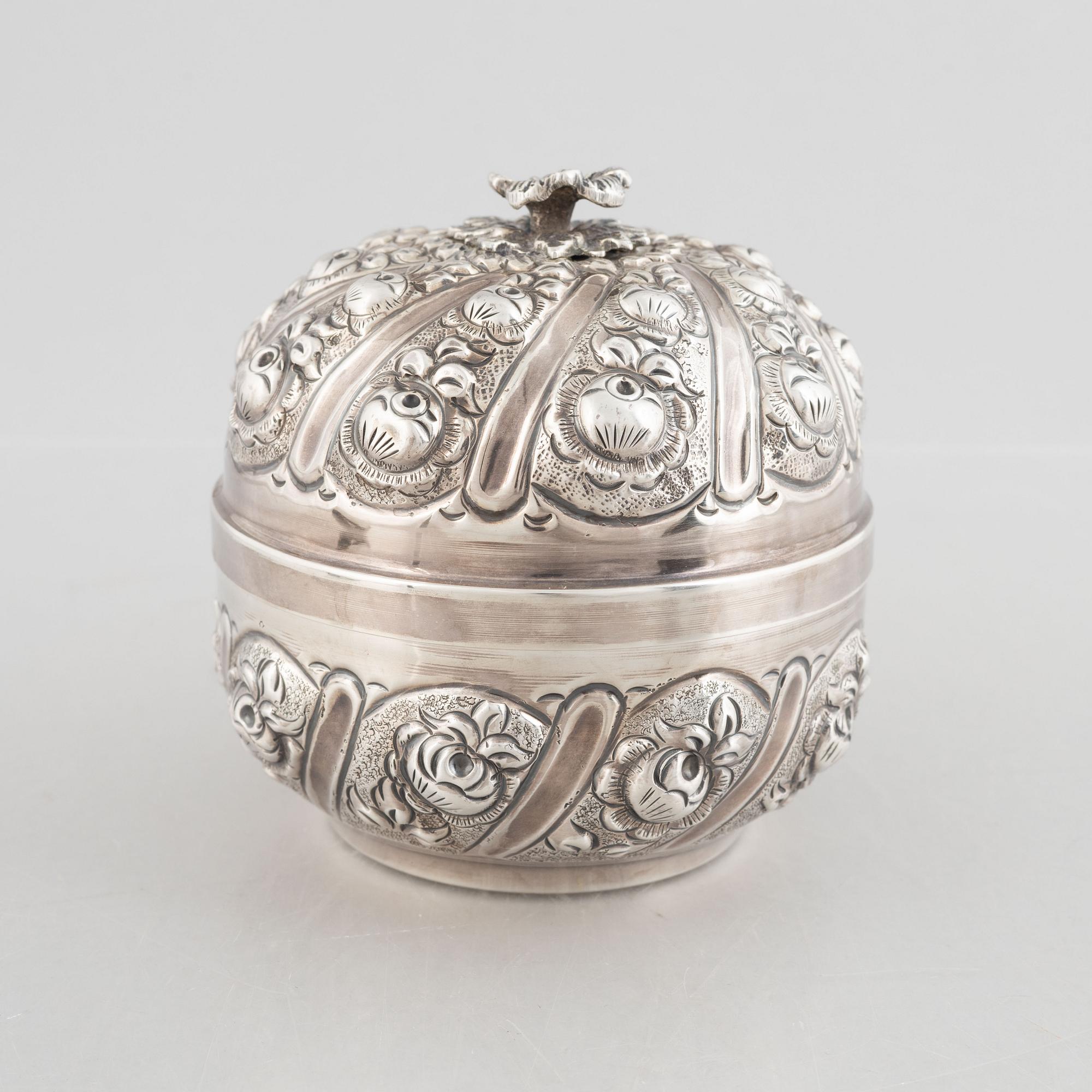Dosa med lock, silver, 1900-tal.