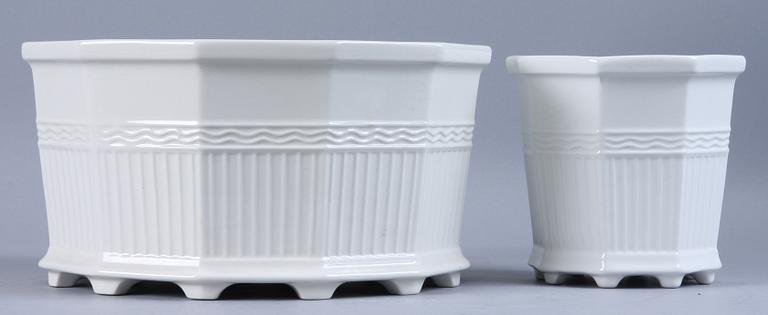 YTTERFODER, två st, porslin, "Waldemarsudde", Prins Eugen, Gustavsberg, modellen formgiven år 1915.