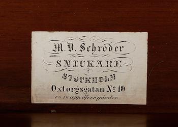 CHIFFONJÉ, etikettmärkt Schröder Stockholm, 1800-talets andra hälft.