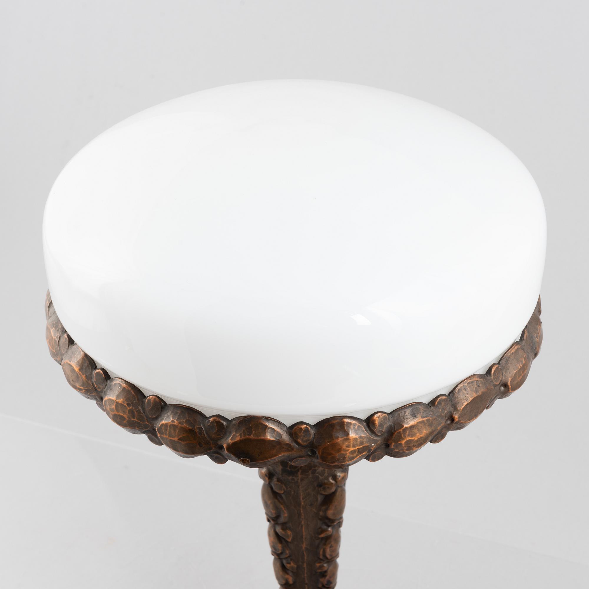 Harald Notini, attributed to. A table lamp, model number 6735, Arvid Böhlmarks Lampfabrik, Stockholm 1919-1928.