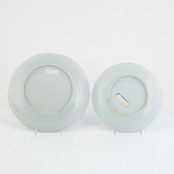Skål samt två skålfat, exportporslin, Kina, Qingdynsatin, Qianlong (1736-95).