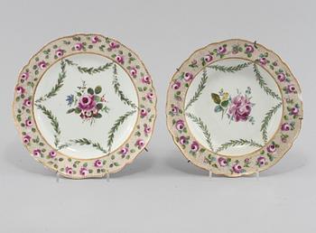 TALLRIKAR, 2 st, porslin, Meissen, möjligen 1700-tal.