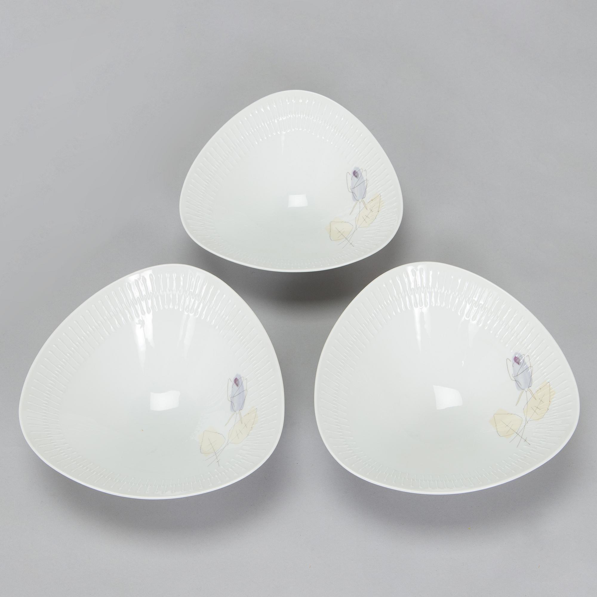 32-piece porcelain dinner service, Hutschenreuther, Germany.