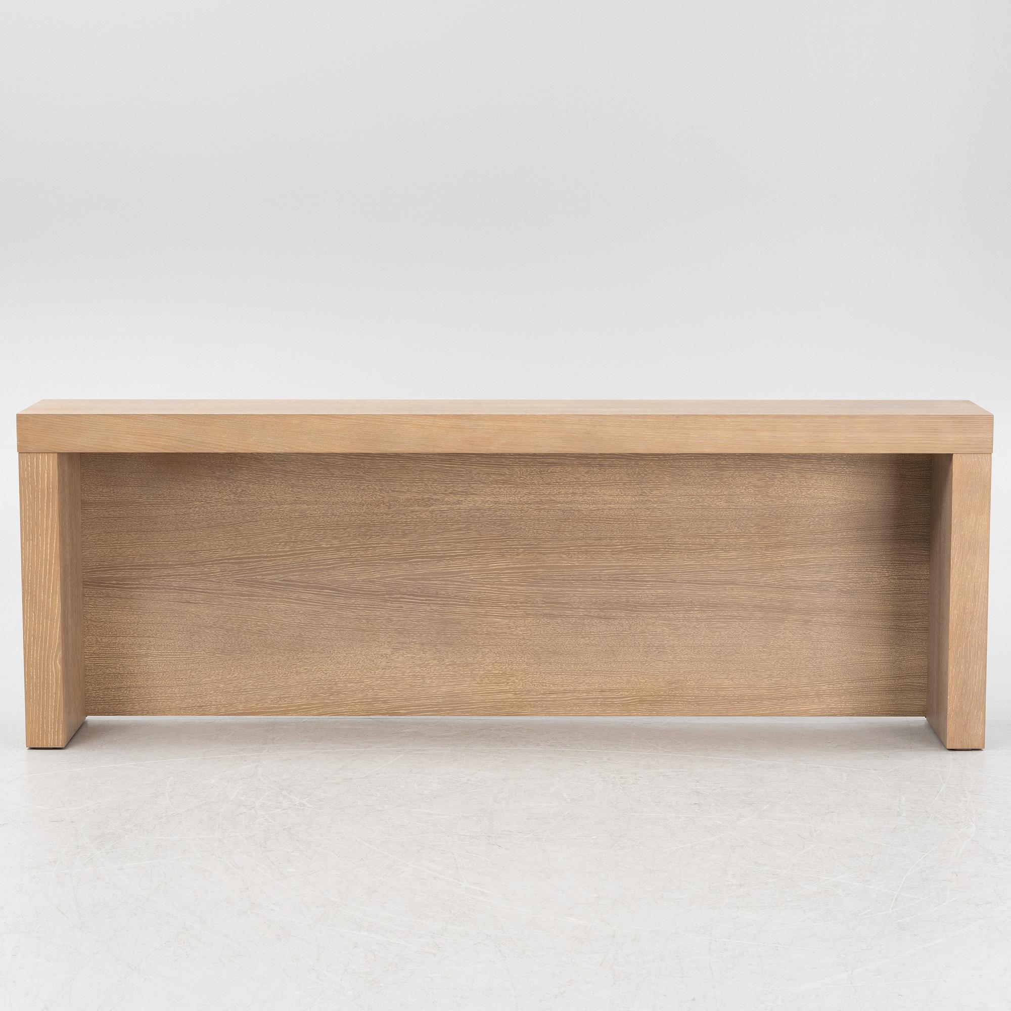 Helene Hennie, sidobord, "Chevely", Slettvoll.