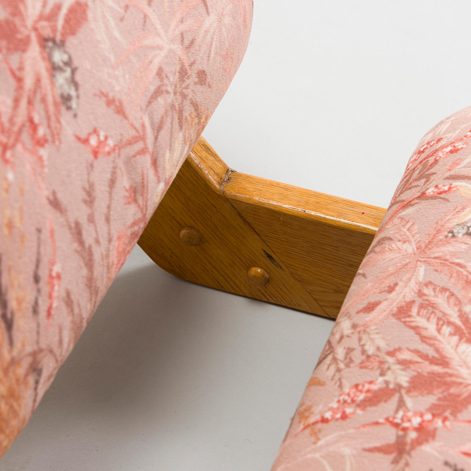 Ilmari Tapiovaara, an early 1960s 'Dolphin chair' for Skanno.
