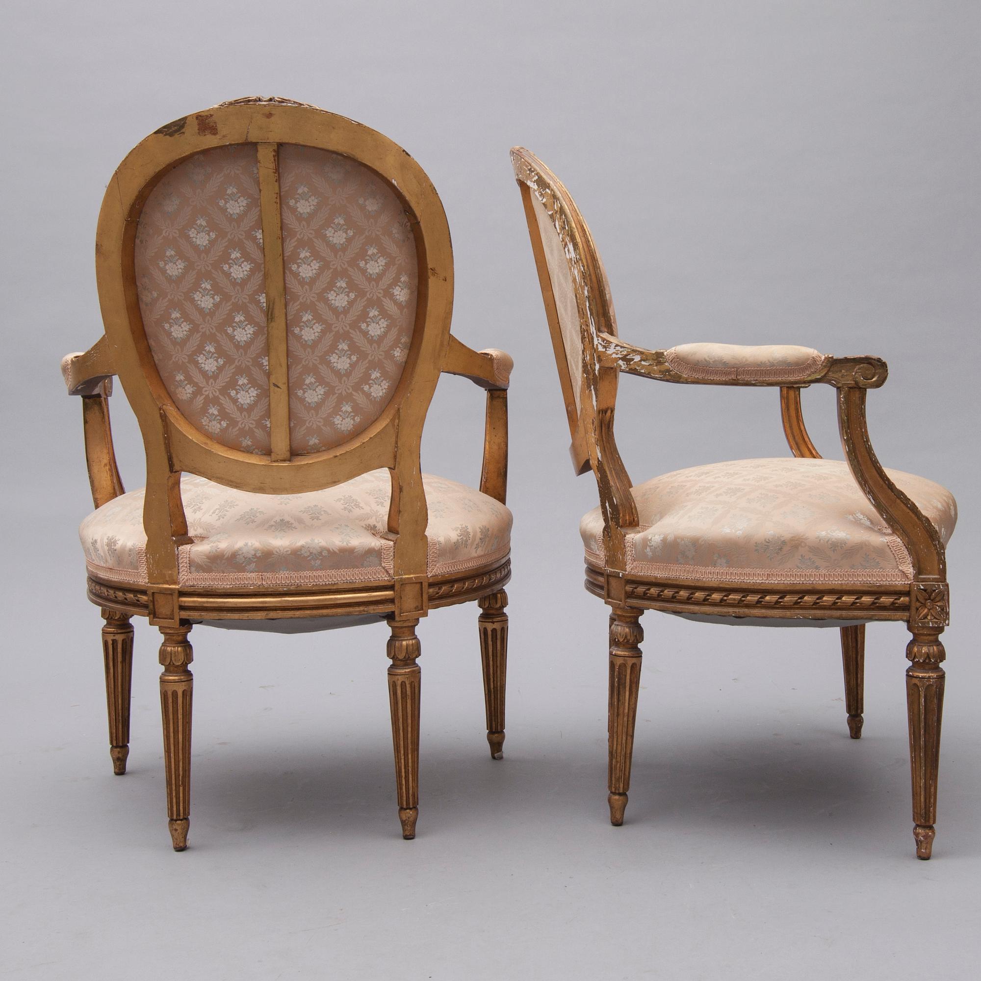 KARMSTOLAR, ett par, Louis XVI- stil, Frankrike 1900-talets första hälft.