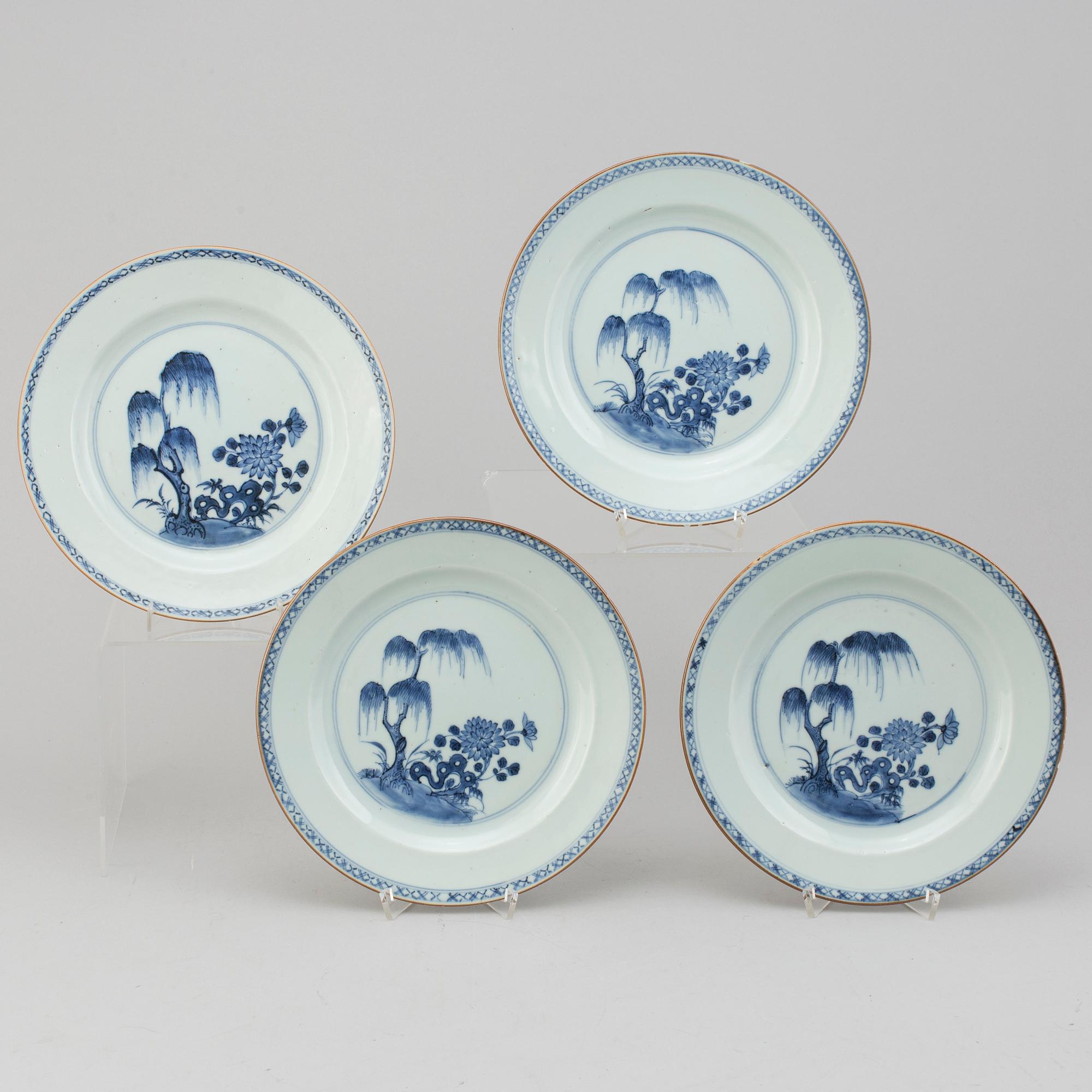 TALLRIKAR, fyra stycken, kompaniporslin. Qingdynastin, Qianlong (1736-95).
