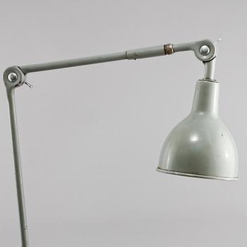 INDUSTRILAMPA, Pefege, omkring 1900-talets mitt.