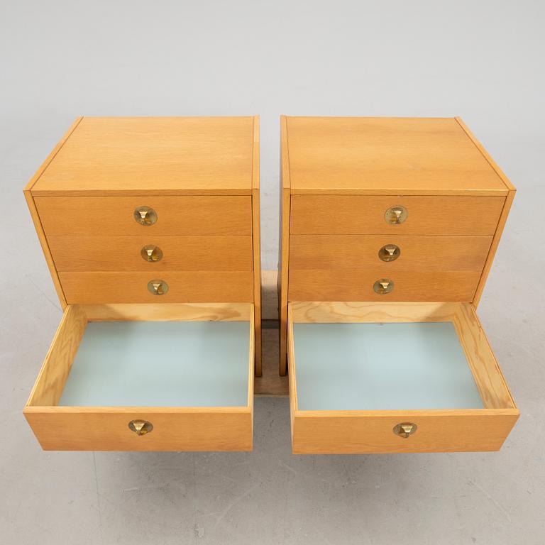 Bedside tables/pedestals, a pair from the second half of the 20th century.