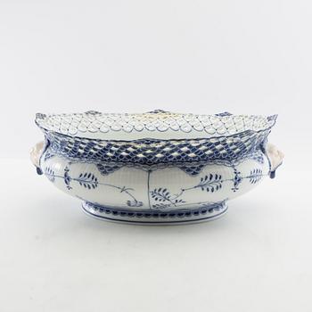 Jardinière "Musselmalet helblonde" Royal Copenhagen Denmark early 20th century porcelain.