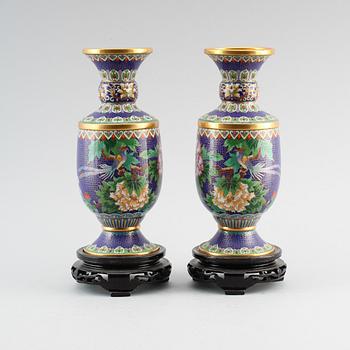 VASER, 1 par, cloisonné, Kina, 1900-tal.