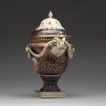 URNA med LOCK, porslin. Meissen, 1700-tal.