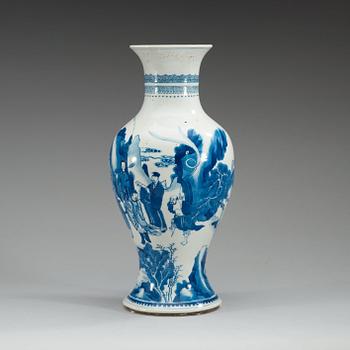 A blue and white vase, Qing dynasty.