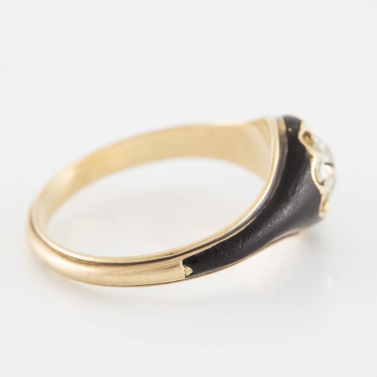 Ring 14K guld med emalj samt en gammalslipad diamant.