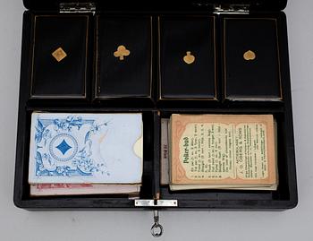 SKRIN med KORTSPEL samt MARKER, Kina, 1900-tal.