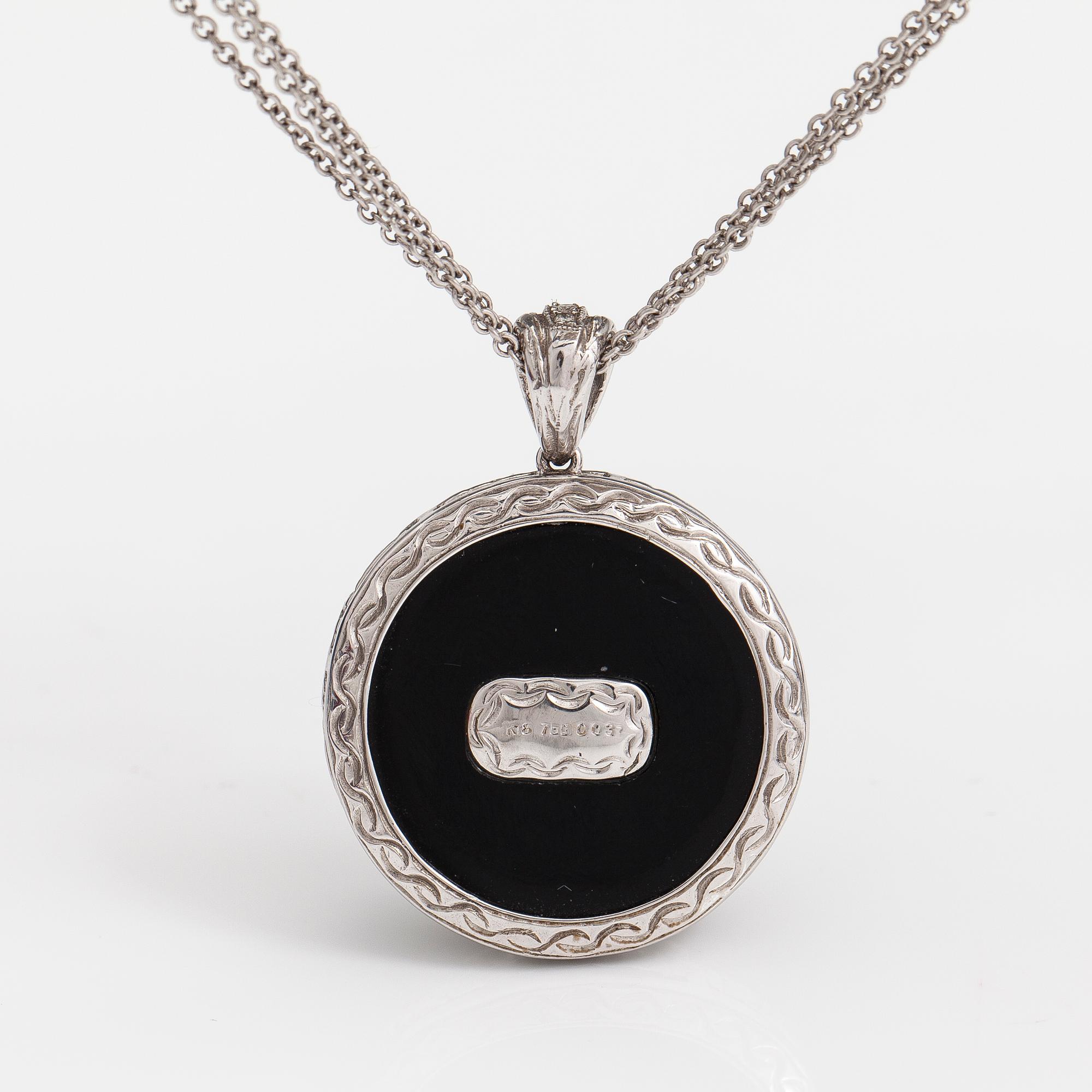 HALSBAND, 18K vitguld, briljantslipade diamanter ca 0.37 ct tot enl gravyr, onyx.