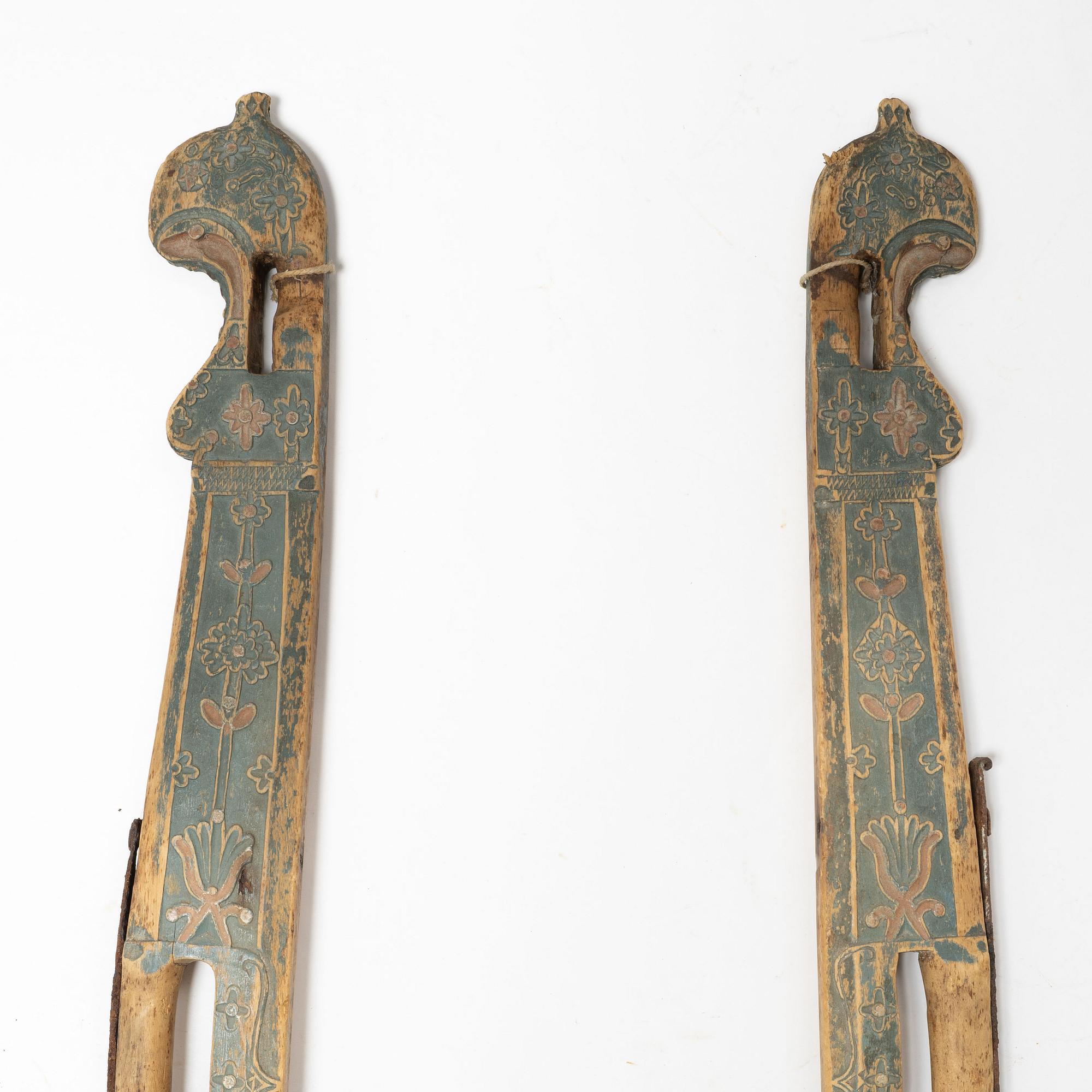 Lokor, ett par, Allmoge, daterade 1827.