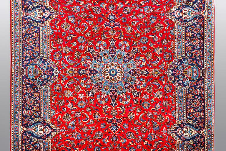 A carpet, Kashan 353 x 244 cm.