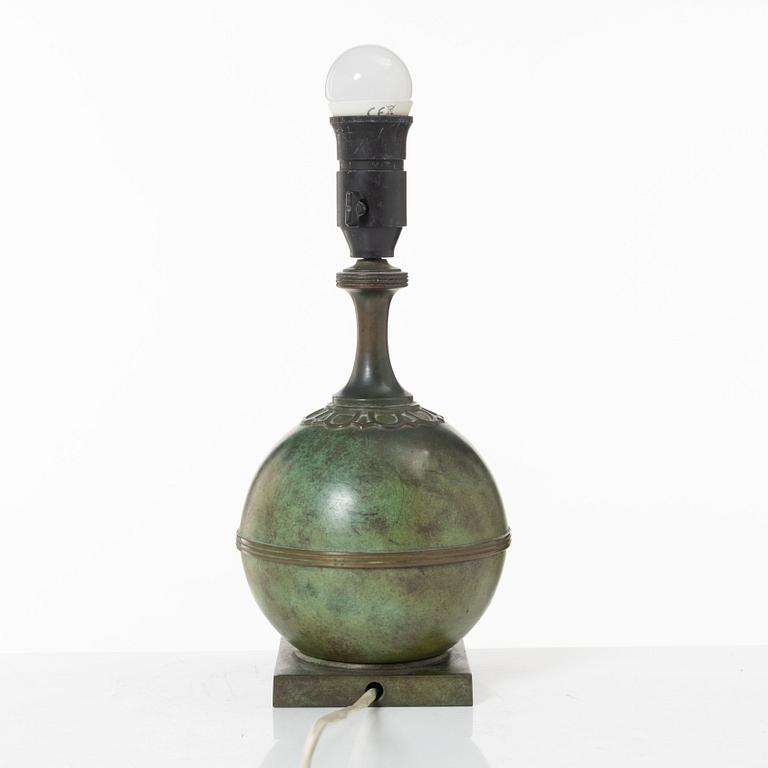 Guldsmedsaktiebolaget, a table lamp, 1930's.
