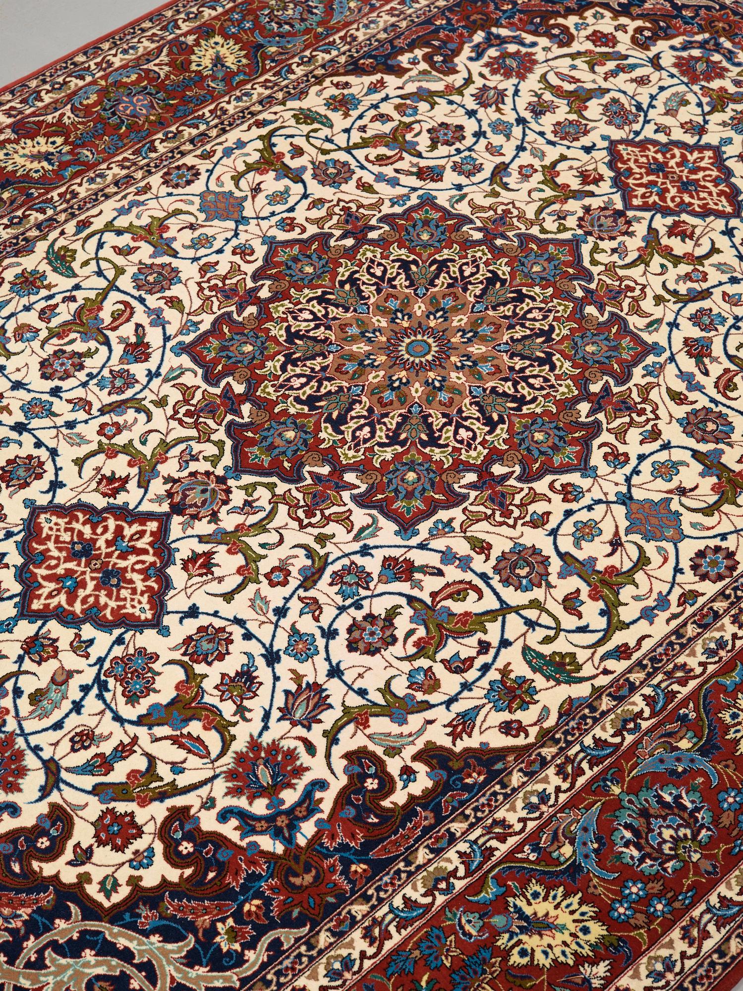 MATTA. Old Isfahan. 243,5 x 166 cm (samt ett slätvävt parti på båda kortsidorna).