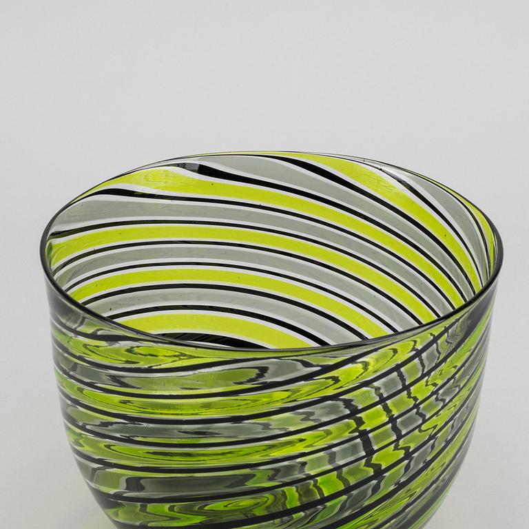 PETER SVARRER, a signed and dated glass bowl.