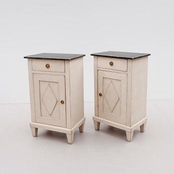 SÄNGBORD, 1 par, 1900-talets första hälft.