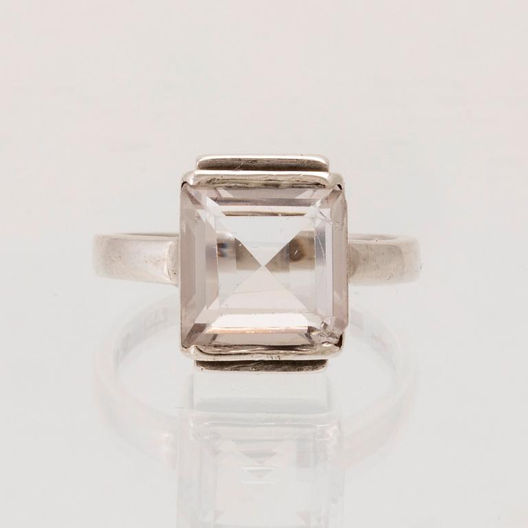 Wiwen Nilsson, ring silver med carréslipad bergkristall, Lund 1942.