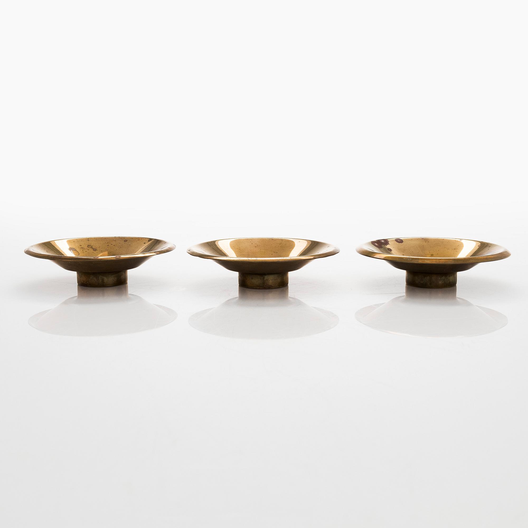 Maija Heikinheimo, a set of three mid-20th century brass underlay for tealight, Valaistustyö for Artek.