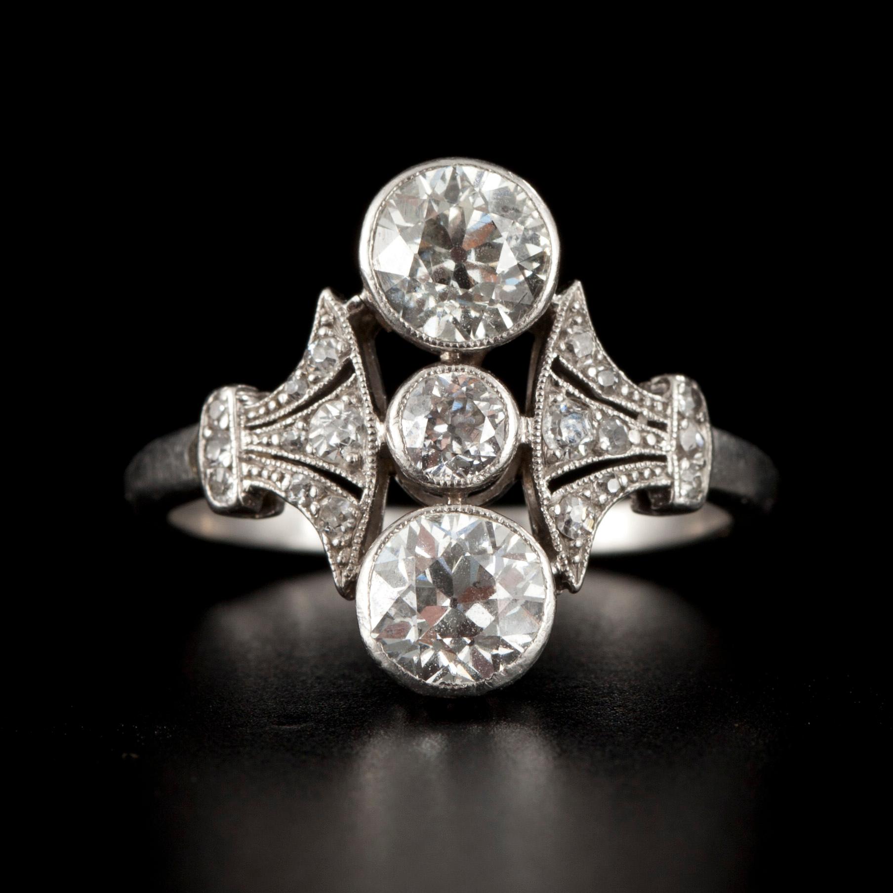 RING, antikslipade diamanter ca 1.5 ct. TW/SI-P. Platina. Vikt 4,17 g.