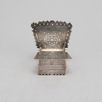 A Russian silver salt-chair, assay mark of Viktor Sawinkow, Moscow 1885.