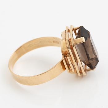 Ring, 14K gold, smoky quartz. Alppikulta Oy, Helsinki 1961.